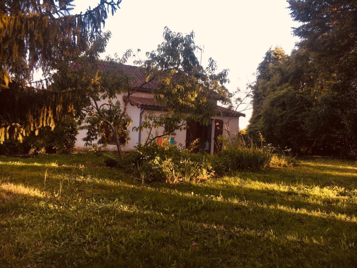 Jolie Maison En Perigord Vert Villa Nantheuil Exterior photo